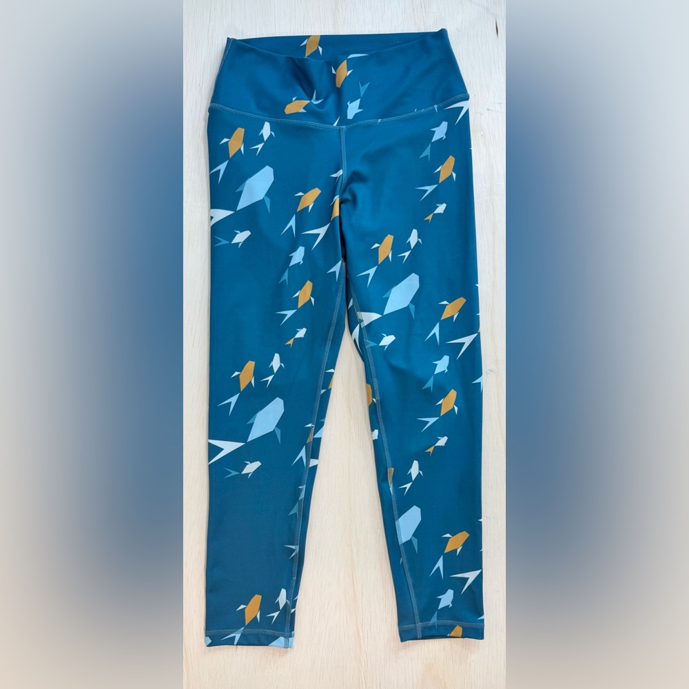 Ava Sky Fit Fighting Eel Hawaii fish origami print yoga leggings size M